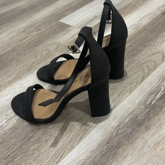 Call it spring blk open toe thick heels - Picture 2 of 3